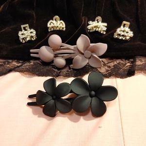 Brand new 6 Pieces hair accessories 🥰🥳